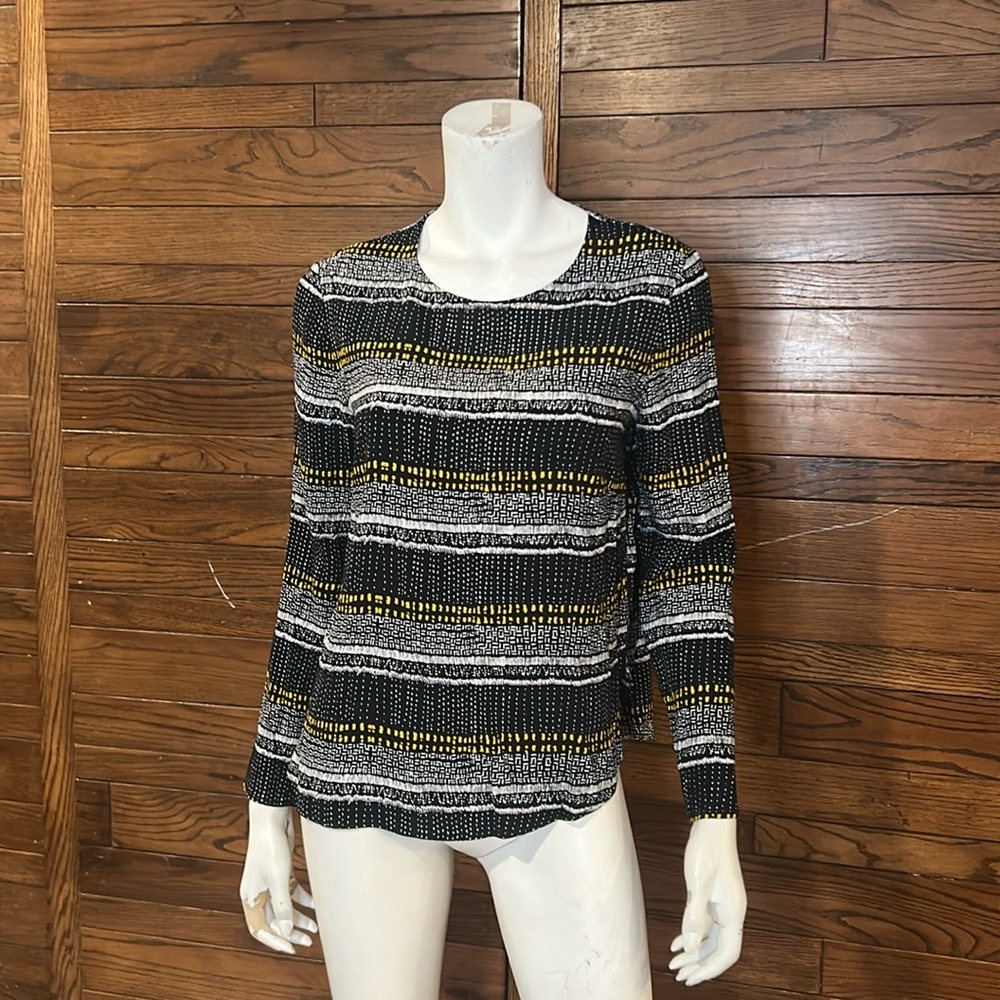 H&m. Patterned. Long sleeve. Top. Yellow detail. Black white. Size 6